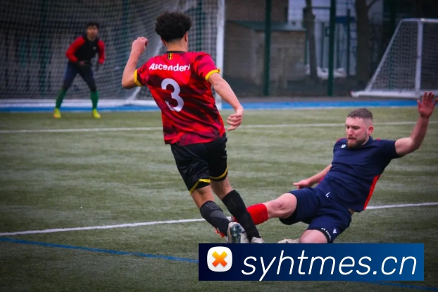 莱斯特城提前两轮首夺英超冠军切尔西战平热刺锁定亚军